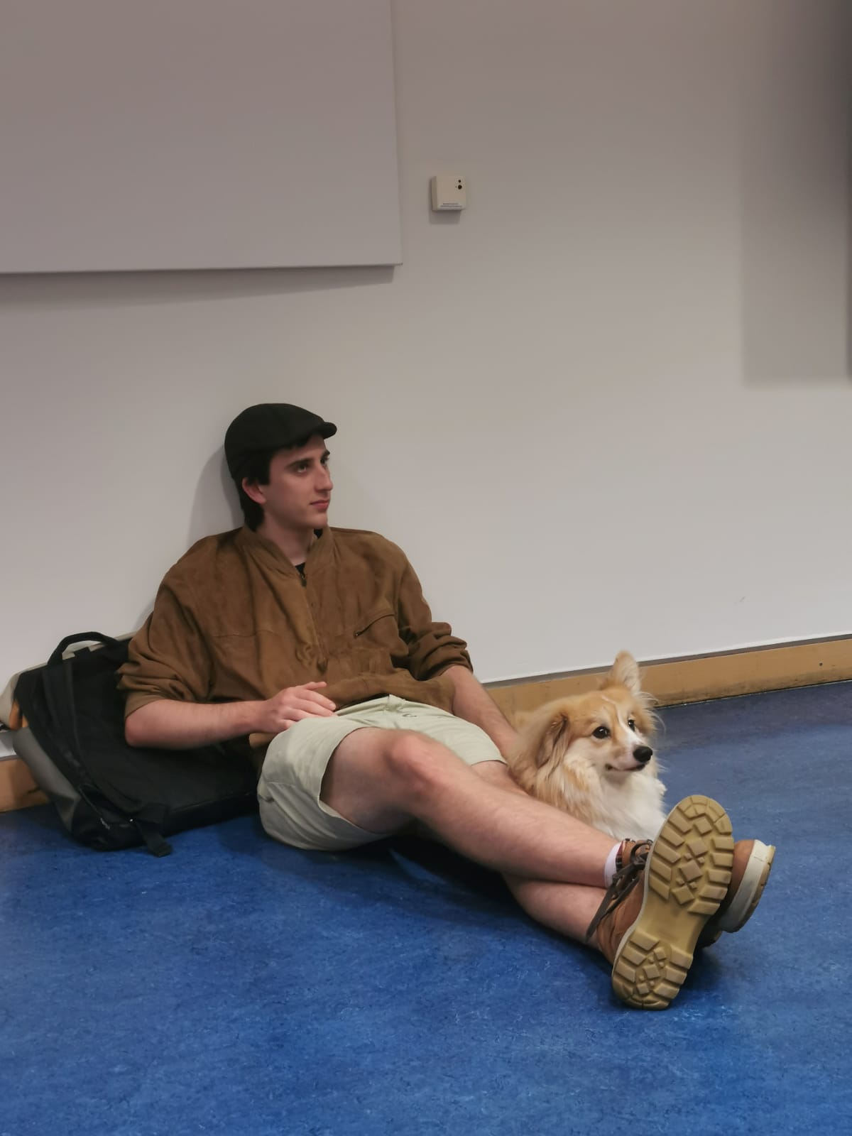 Toni Gabriel Kissing